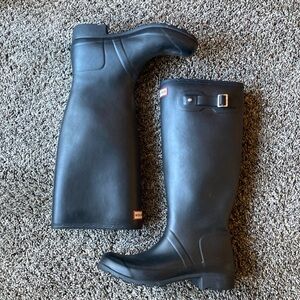 Hunter Black Packable rain boots size 9